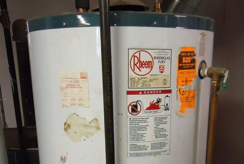 Hot water tank